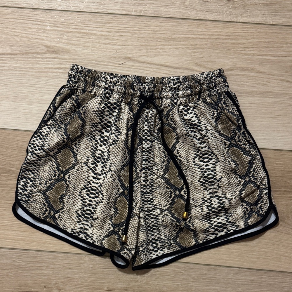 Snake Print Women's Shorts with pockets